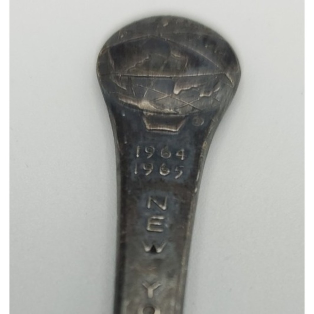 Vtg Oneida Silversmiths New York World's Fair 1964 Souvenir Spoon 3.75in tarnish